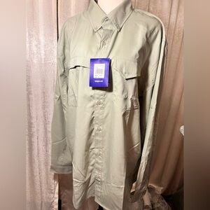 NWT HUK Men's Light Green Performance Fishing Shirt. Size large. Easy care.